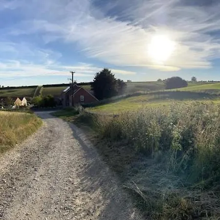 Charming Farm Based With Hot Tub And Sauna