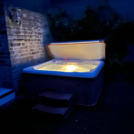 Charming Farm Based With Hot Tub And Sauna Newton-on-Rawcliffe
