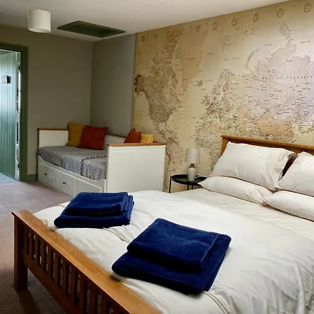 Charming Farm Based With Hot Tub And Sauna 펜션 *